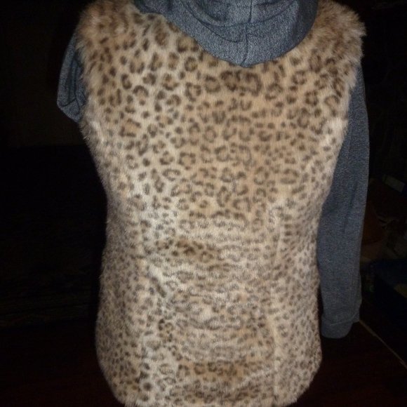 ๐ค Forever 21 Leopard Print Faux Fur Vest โ Size Small - Picture 5 of 12